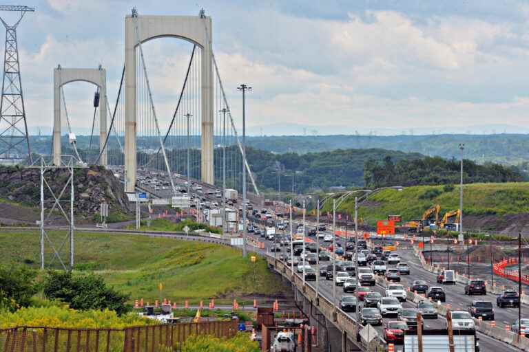 Suspension lines of the Pierre-Laporte bridge |  An 8 million contract given urgently and without a call for tenders