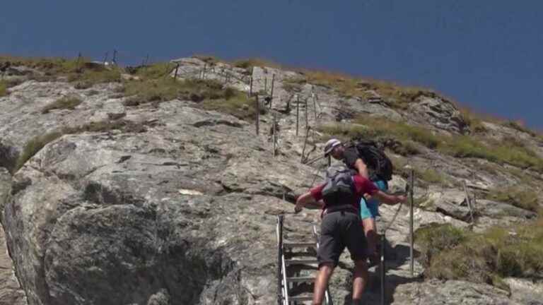 Switzerland: a company organizes hikes to overcome vertigo