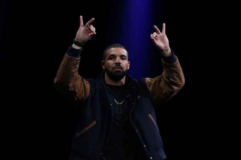 Tested positive for COVID-19 |  Drake postpones his show