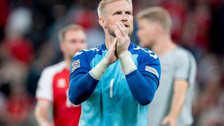 The Danish Kasper Schmeichel arrives at the Aiglons