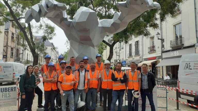 The Monster returns to the Place du Grand Marché in Tours