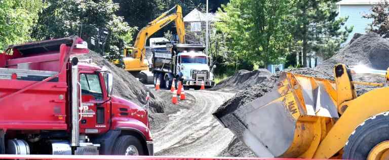 The machinery is activated in La Baie