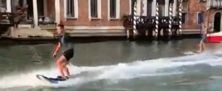 The mayor of Venice denounces “two idiots” in water skiing on the Grand Canal