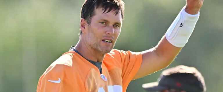 Tom Brady returns to coaching with the Buccaneers