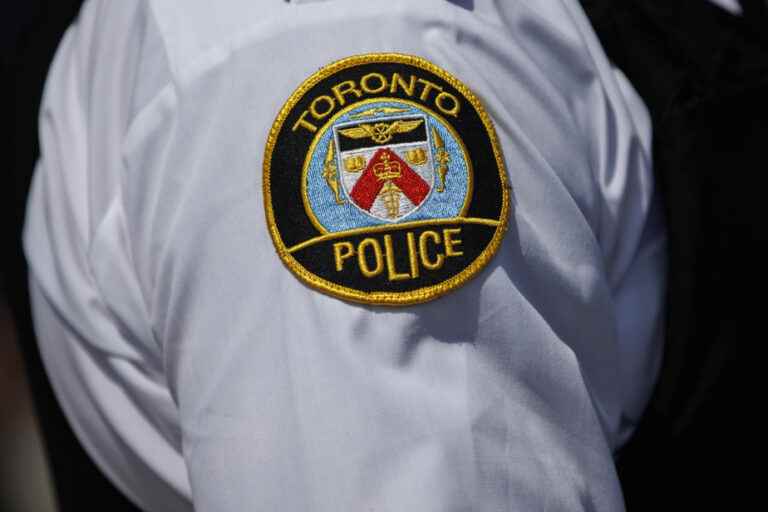 Toronto |  Man who allegedly stabbed woman shot dead by police