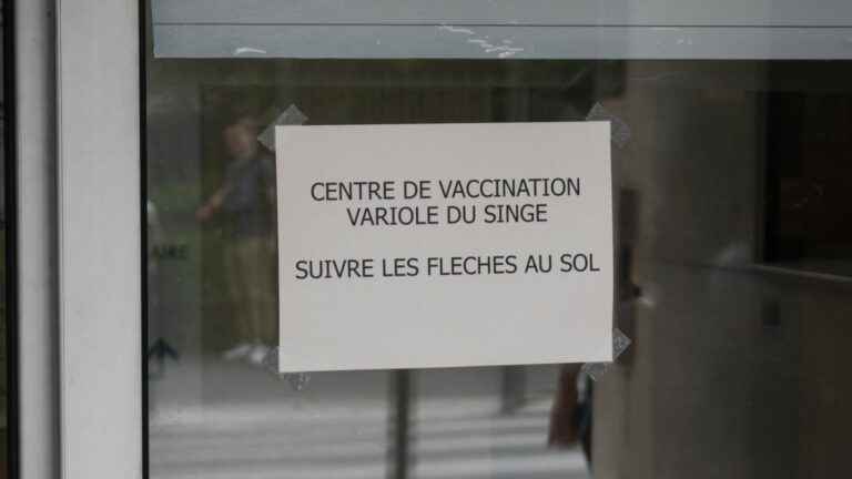 True or false Is the vaccination campaign against monkeypox too slow to control the epidemic, as Sandrine Rousseau asserts?