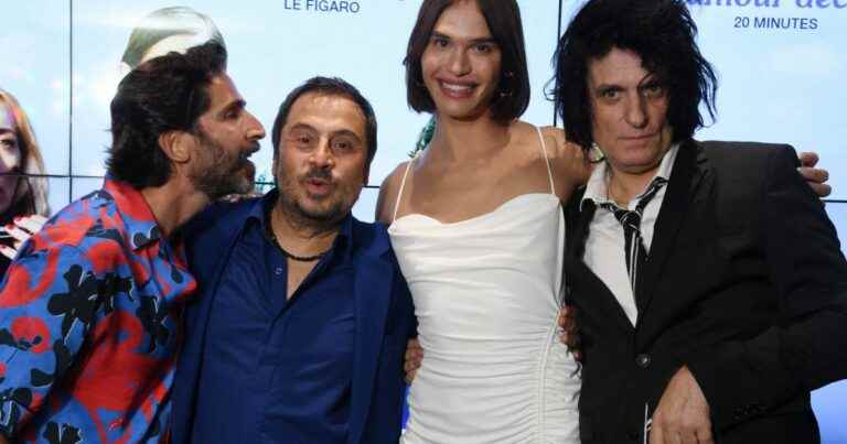 Tzef Montana, sublime in a white dress, and well surrounded to reveal the crazy ‘Dodo’ in Paris