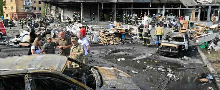 Ukraine: death toll from Russian strike on train station rises to 25