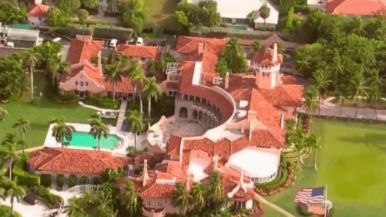 United States: Donald Trump’s villa searched for confidential documents