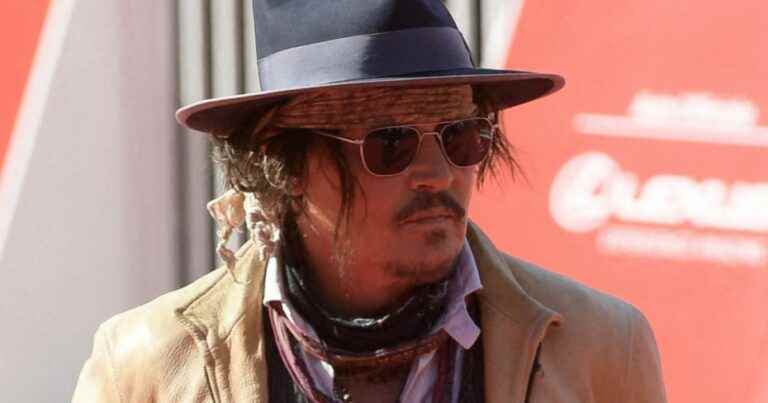 Unrecognizable Johnny Depp, the actor transformed to play in a French film!