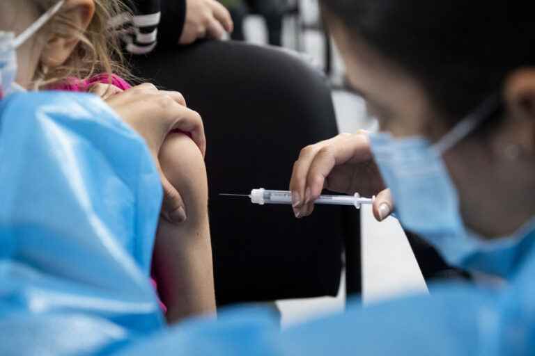 Vaccination of 5 to 11 year olds |  Health Canada authorizes booster dose of Pfizer vaccine