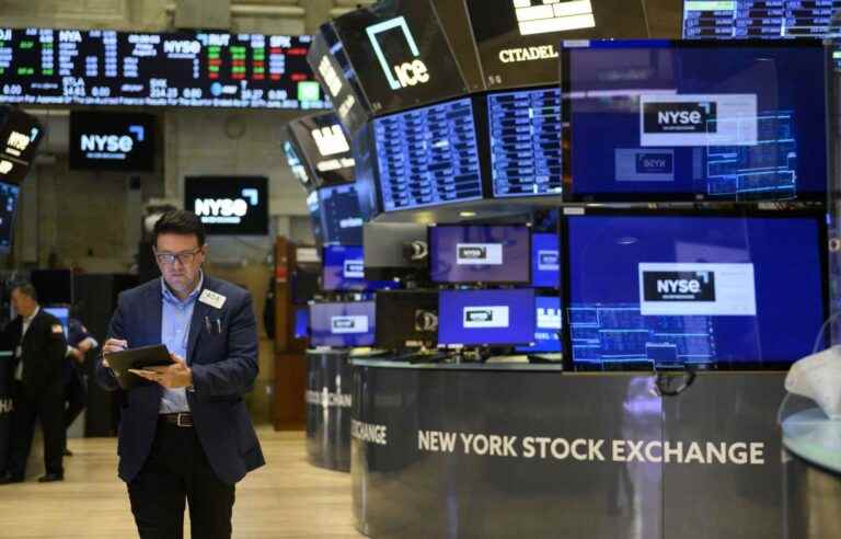 Wall Street closes in scattered order awaiting inflation