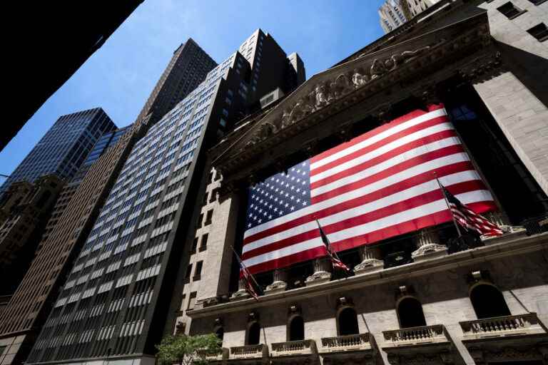 Wall Street ends divided after strong job creation