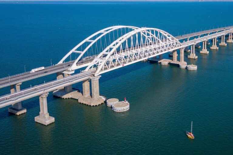 War in Ukraine, Day 175 |  Ukraine threatens to dismantle a bridge linking mainland Russia with Crimea