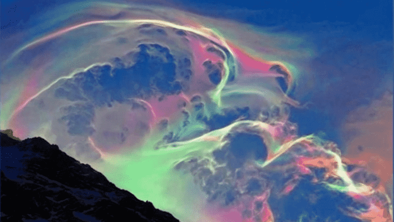 Weather: an iridescent cloud seen in Asia