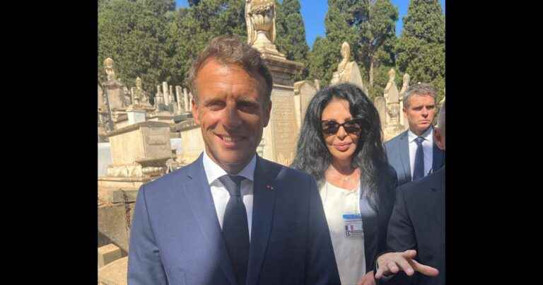 Yamina Benguigui, personal guest of Emmanuel Macron: her place of choice in the procession in Algeria