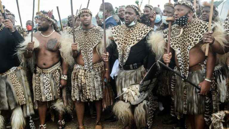 Zulu people crown controversial king