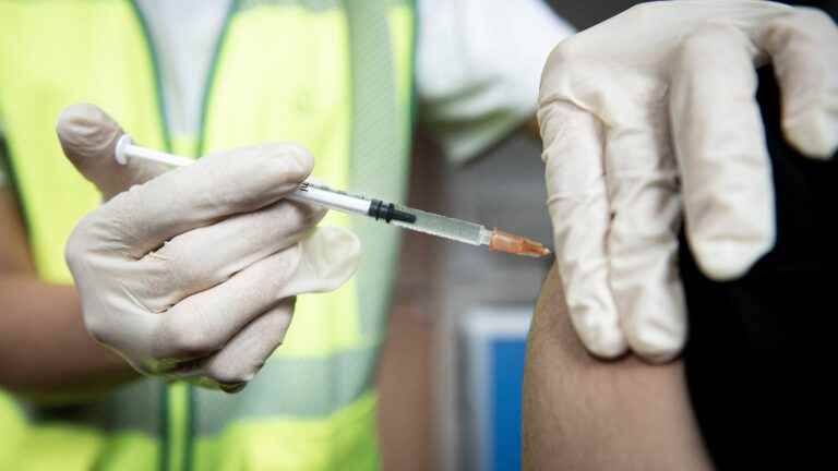 a “break in the cold chain” caused the temporary closure of the Paris vaccination center