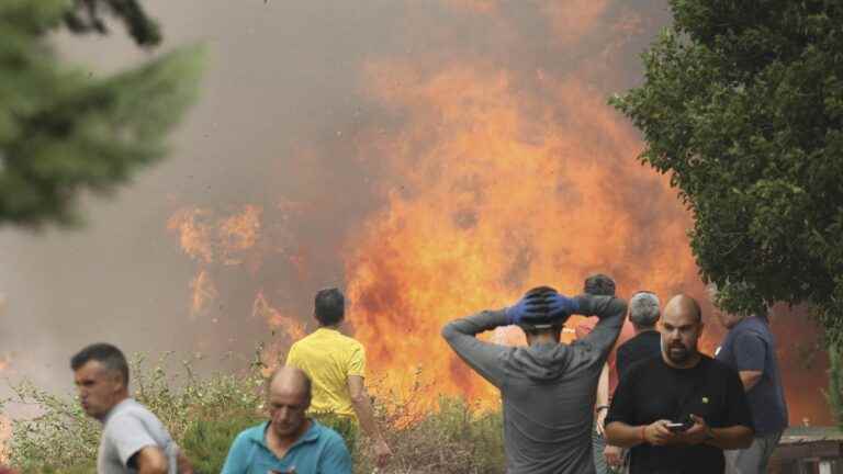 a fire burns thousands of hectares in Aragon