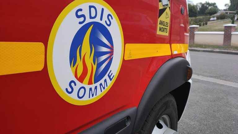 a fire destroys around thirty straw bales in Domart-sur-la-Luce