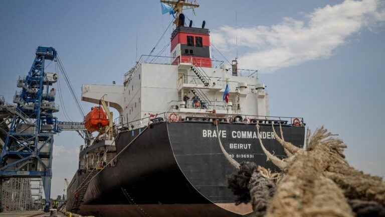 a first UN ship ready to leave the country with cereals