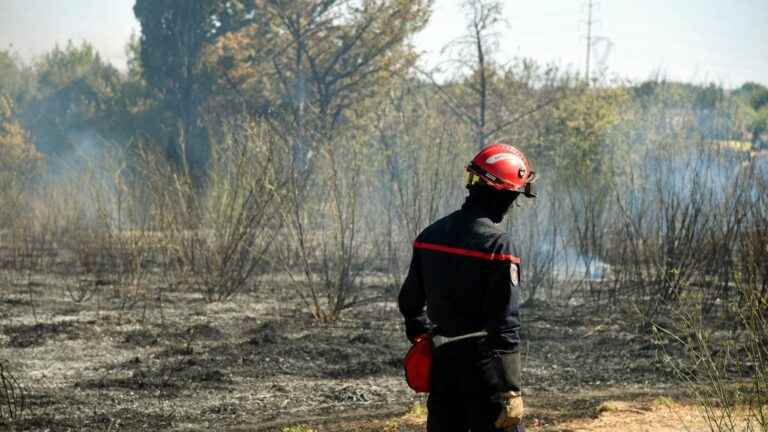 a former volunteer firefighter remanded in custody for lighting a wildfire in Pézenas