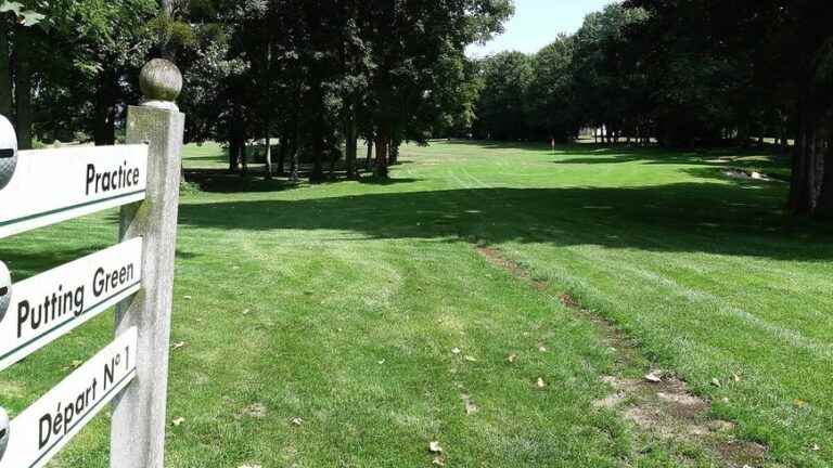 a group attacks golf courses near Toulouse