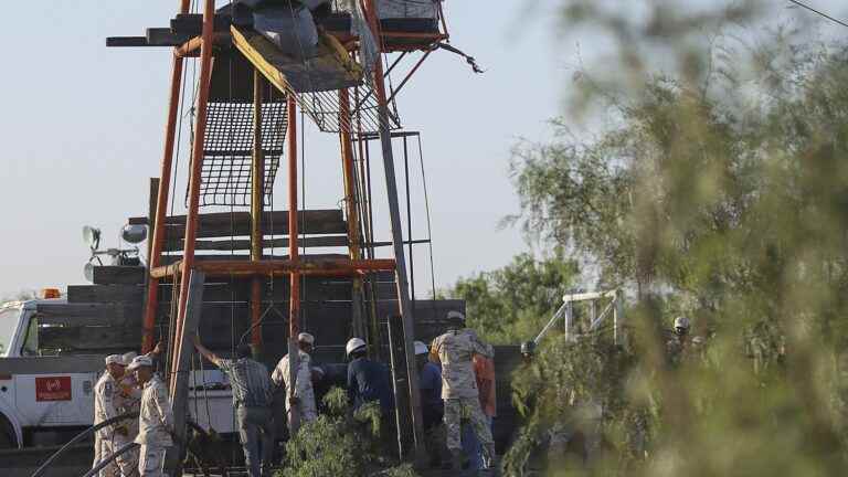 a race against the clock to save ten miners trapped in a collapsed mine