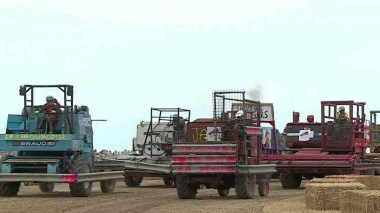 a race of combine harvesters to discover the profession of farmer