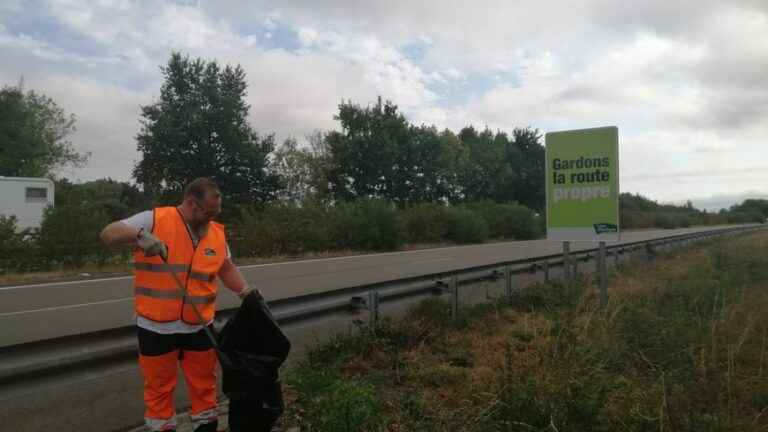 a signage campaign against roadside litter