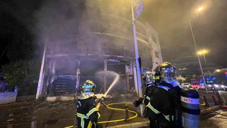 a store completely destroyed in a fire