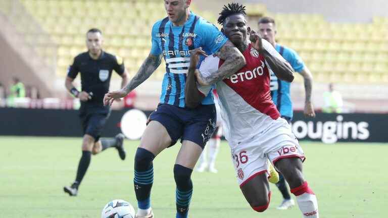 at ten, Monaco snatch a draw against Rennes after a gross error by the Breton goalkeeper