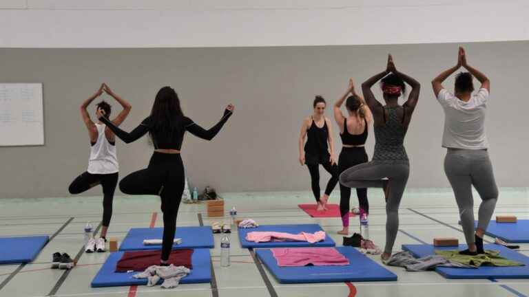 at the Corbas prison, yoga to “escape”