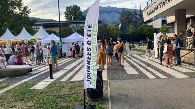 at the EELV summer days, elected officials and environmental activists are looking for the best way to exist in the face of insubordinate France