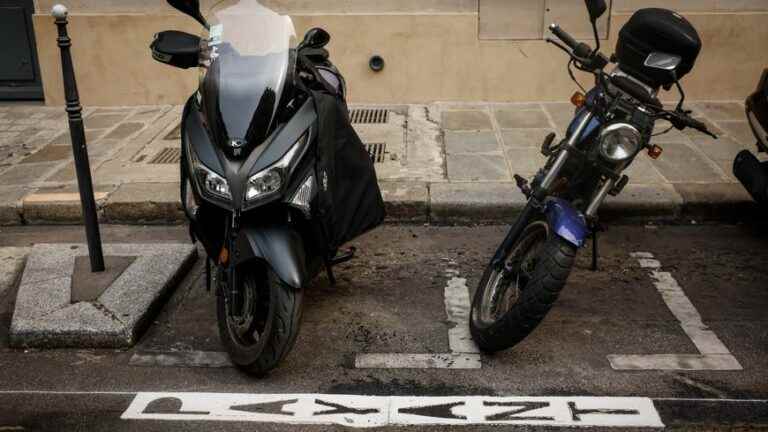 everything you need to know about the now paid parking of motorized two-wheelers