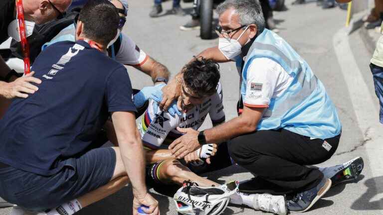 fell and evacuated on a stretcher, Julian Alaphilippe forced to retire less than a month from the Worlds