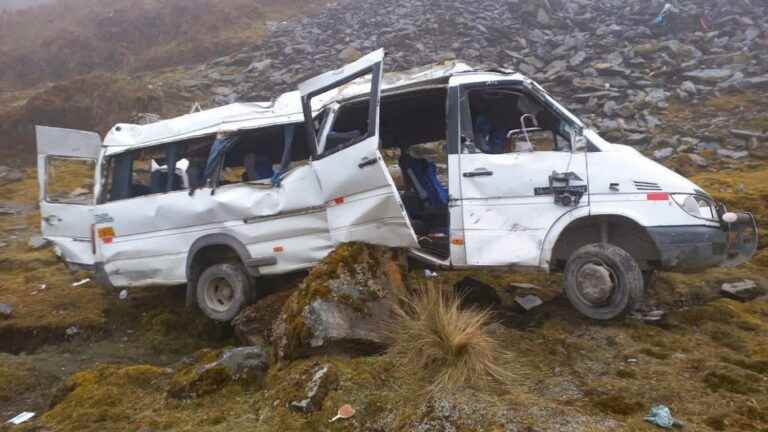 four tourists dead and 16 injured, including four French, in a bus accident after visiting Machu Picchu