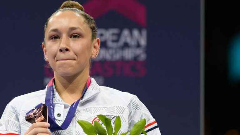 gymnast Carolann Héduit, from the Avoine club, wins bronze on the beam