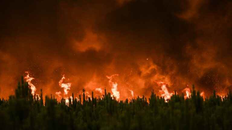 in Belin-Béliet in Gironde, residents are urgently evacuated to escape the flames