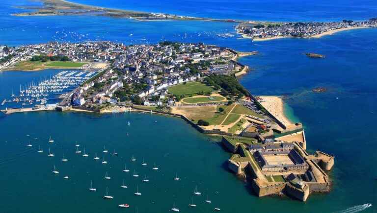 its interceltic festival, the citadel of Port-Louis and the second life of boat sails