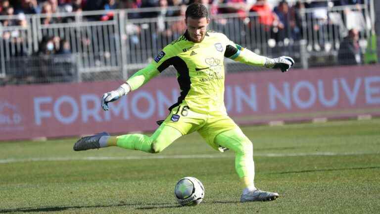 long outnumbered, Bordeaux gets a point in Grenoble