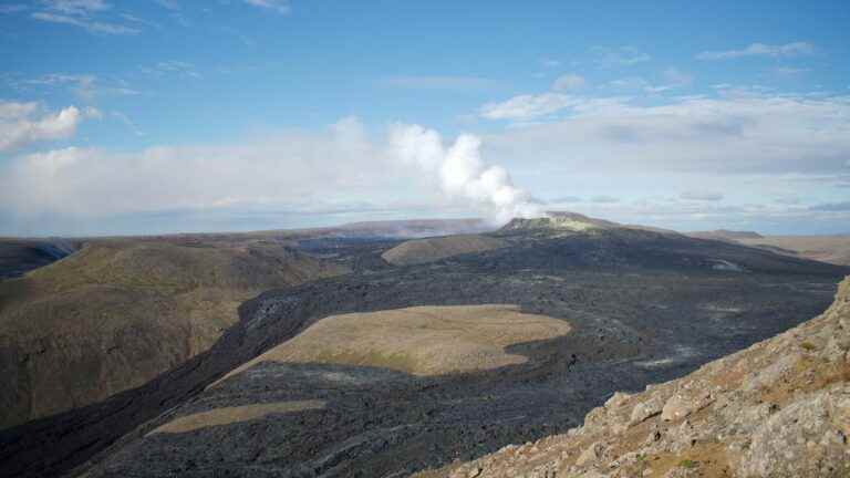 scientists do not rule out a new volcanic eruption “in the next few days or weeks”