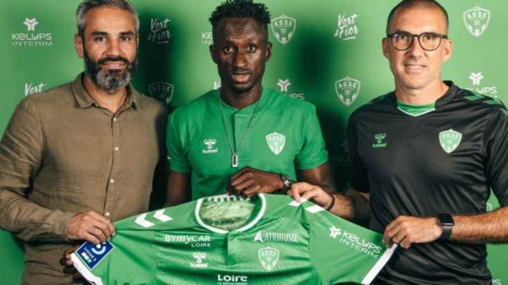 striker Wadji arrives, Lefort moves away