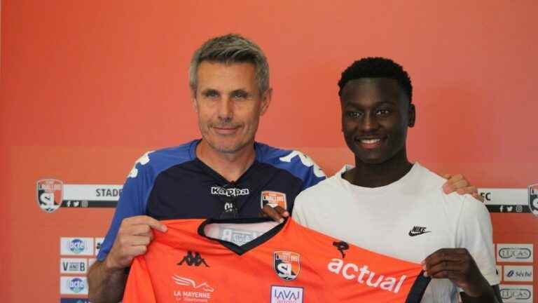 the first minutes in Ligue 2 of the promising defender Dembo Sylla