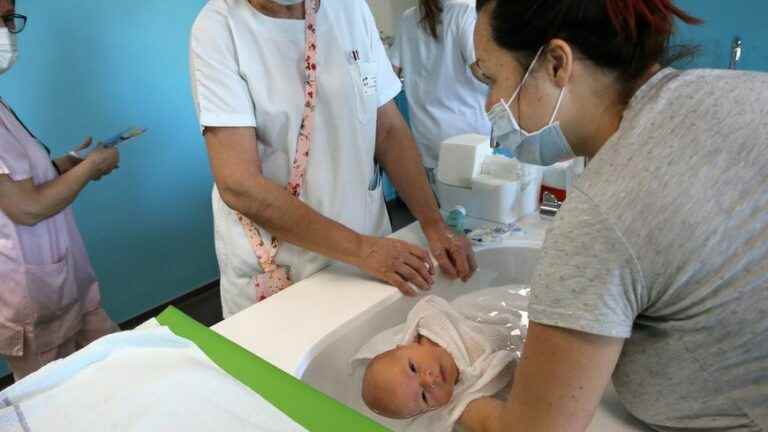 the submerged maternity wards after the temporary closure of that of the Pasteur clinic