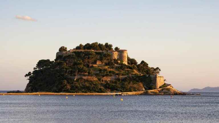 two dead in the sinking of a boat near Fort Brégançon