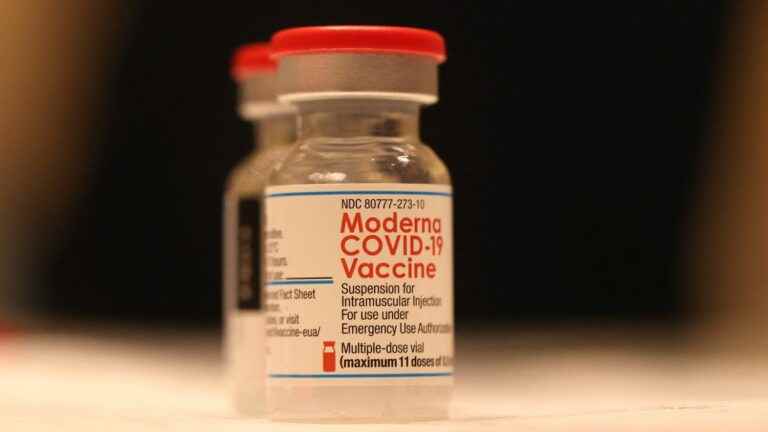 version of Moderna vaccine targeting Omicron approved in UK