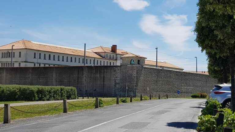 violent brawl between prisoners at the prison of Saint-Martin-de-Ré