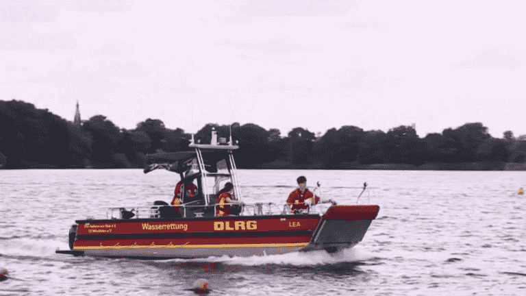 volunteer lifeguards to monitor the lakes