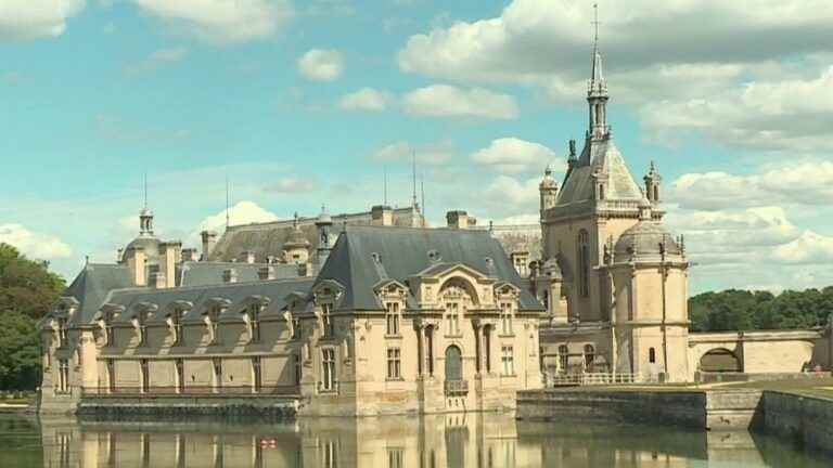 when the Château de Chantilly goes Hollywood-style